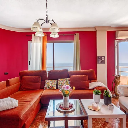 Beautiful 3 Bedroom Wifi Sea View Apartment *