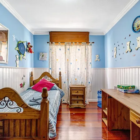 Beautiful 3 Bedroom Wifi Sea View *