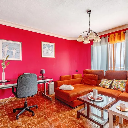 Beautiful 3 Bedroom Wifi Sea View