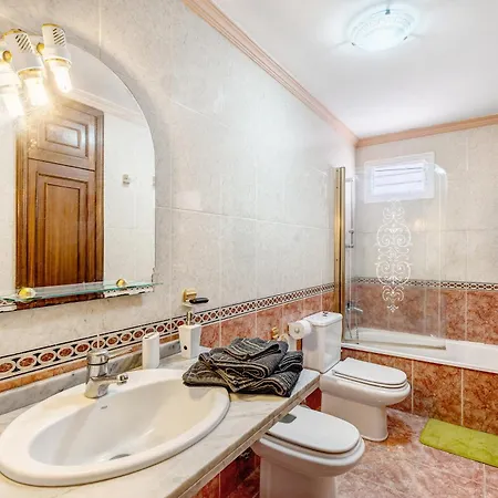 Beautiful 3 Bedroom Wifi Sea View Apartament Radazul