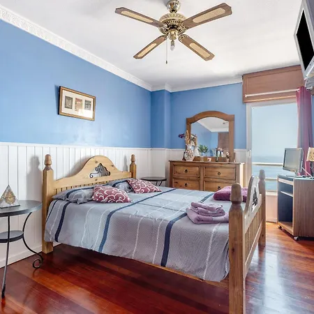 Beautiful 3 Bedroom Wifi Sea View Apartament