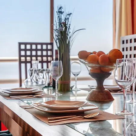 Beautiful 3 Bedroom Wifi Sea View Apartament *